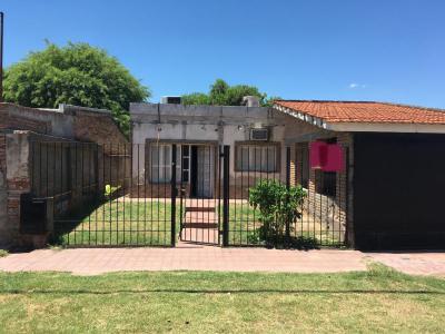 Casas Venta VENDO AMPLIA CASA FAMILIAR  A RECICLAR CON COCHERA DOBLE